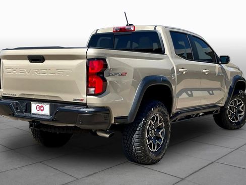 Used 2024 Chevrolet Colorado ZR2 w/ Technology Package image 12