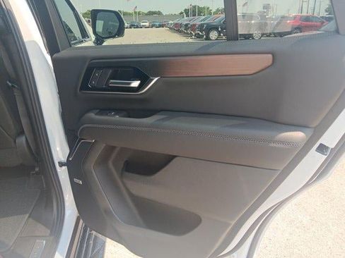 New 2026 GMC Yukon Denali w/ Advanced Technology Package AWD/4WD image 17