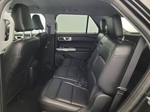 Used 2022 Ford Explorer XLT w/ Equipment Group 202A AWD/4WD image 18