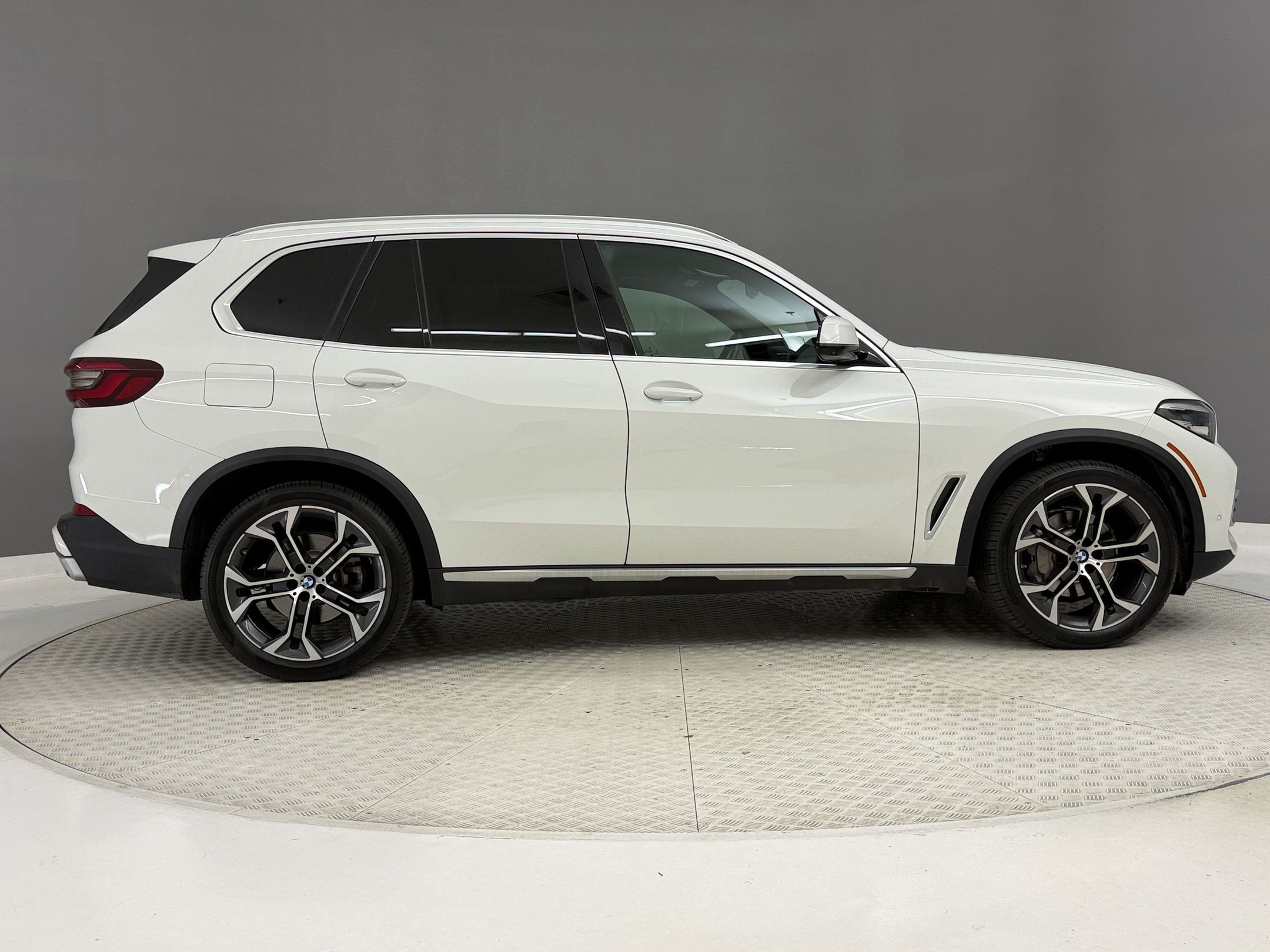 Used 2023 BMW X5 xDrive40i w/ Premium Package AWD/4WD image 8
