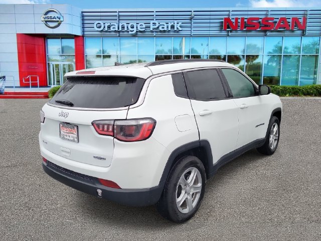 Used 2024 Jeep Compass Latitude AWD/4WD image 2