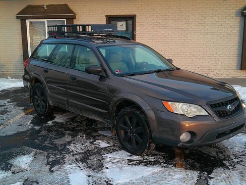 Used 2009 Subaru Outback 2.5i Special Edition image 2