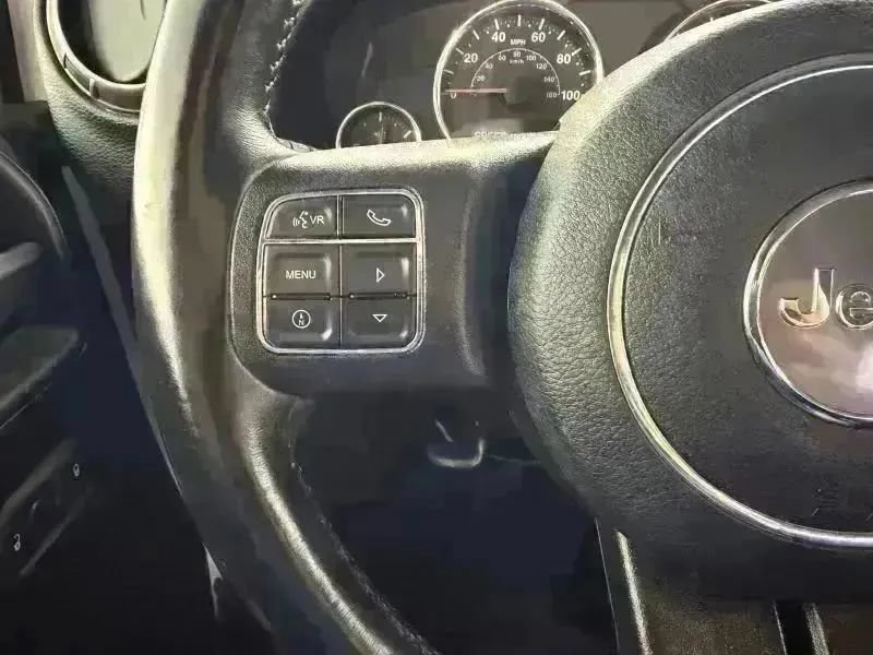 Used 2018 Jeep Wrangler Unlimited Rubicon w/ Connectivity Group AWD/4WD image 42
