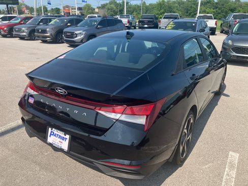 Used 2023 Hyundai Elantra SEL w/ Convenience Package FWD image 7