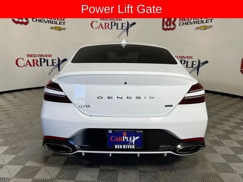 Used 2022 Genesis G70 3.3T image 9