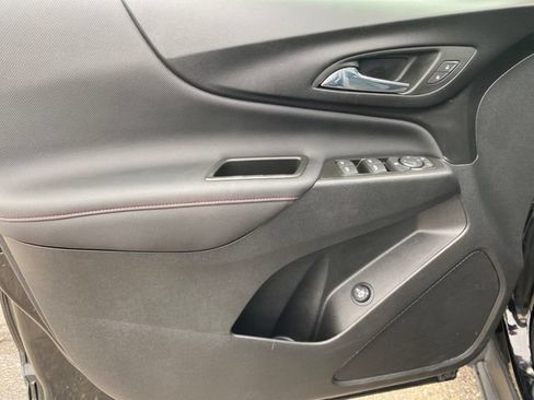 Used 2023 Chevrolet Equinox RS w/ LPO, Floor Liner Package FWD image 17