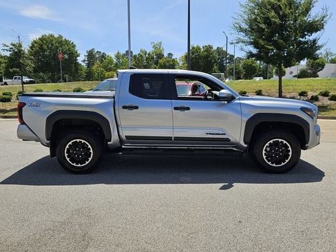 Used 2024 Toyota Tacoma TRD Off-Road AWD/4WD image 10