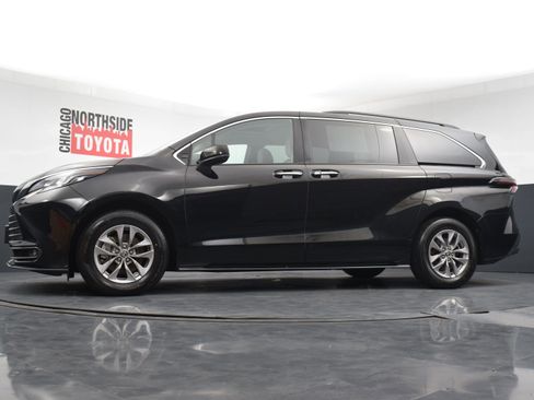Used 2025 Toyota Sienna XLE w/ XLE Plus Package AWD/4WD image 29