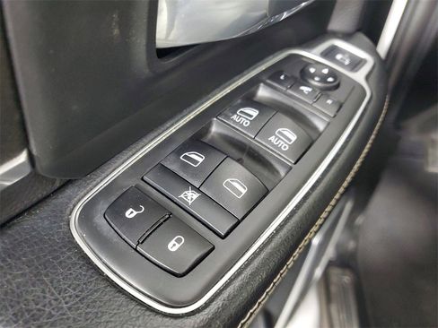 Used 2021 RAM 2500 Laramie w/ Night Edition image 16