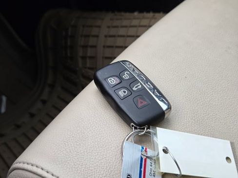 Used 2018 Jaguar F-PACE Premium AWD/4WD image 23