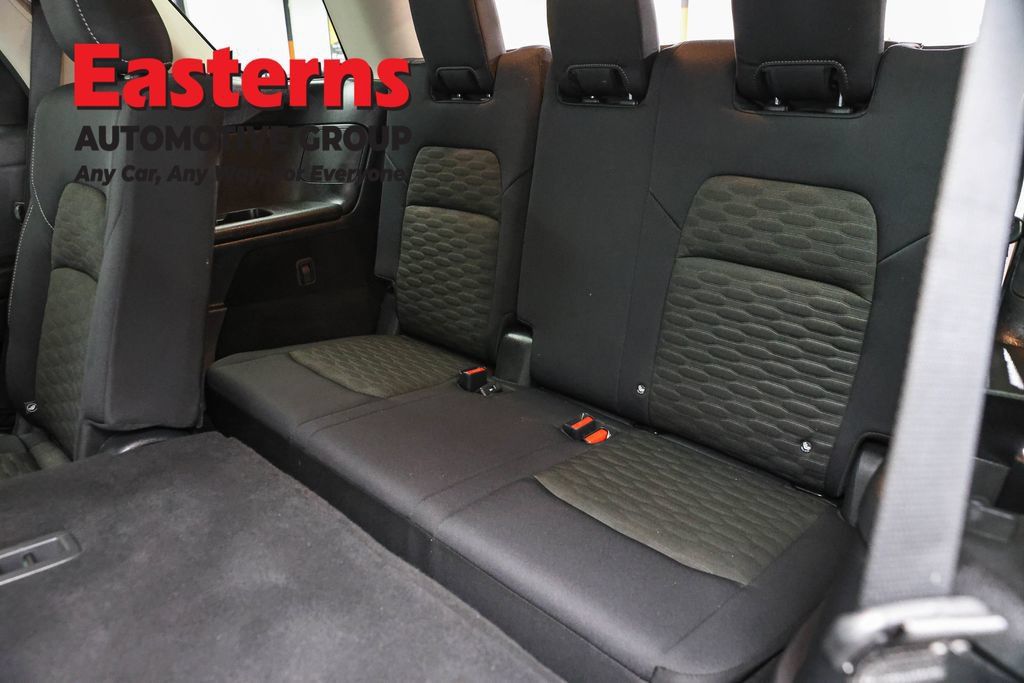 Used 2023 Nissan Pathfinder S AWD/4WD image 11