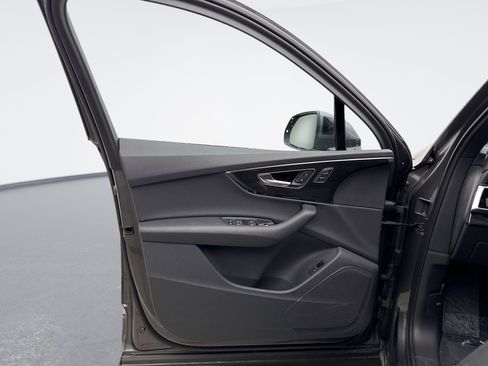 Used 2025 Audi Q7 2.0T Premium AWD/4WD image 9