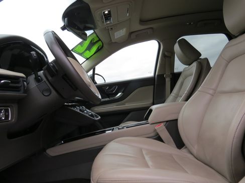 Used 2022 Lincoln Corsair Reserve w/ Elements Package image 18