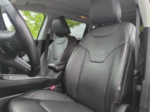 Used 2022 Jeep Compass Latitude w/ Sun and Sound Group AWD/4WD image 13