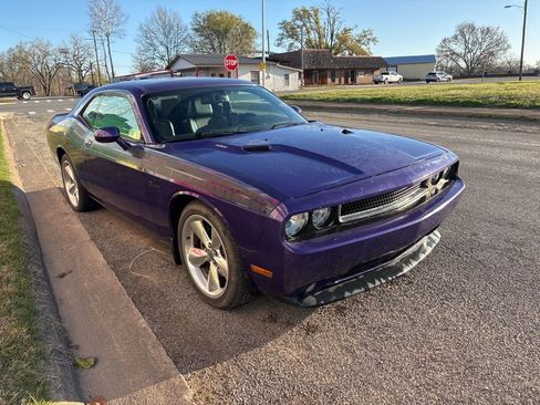 Used 2014 Dodge Challenger R/T image 8