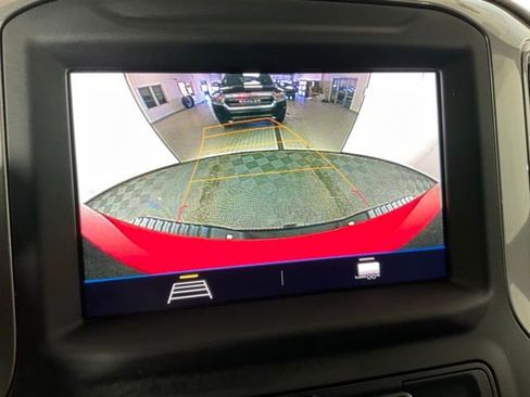 Used 2022 Chevrolet Silverado 2500 Custom w/ Custom Value Package image 9