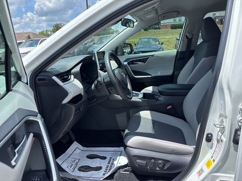Used 2024 Toyota RAV4 XLE FWD image 15