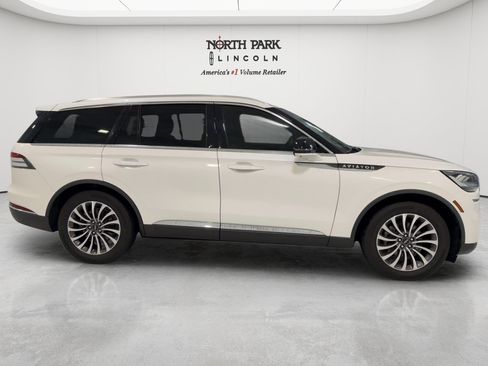 Used 2024 Lincoln Aviator Reserve w/ Elements Package Plus RWD image 6