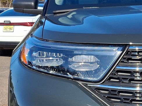 Used 2022 Ford Explorer XLT w/ Equipment Group 202A image 9