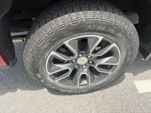 Used 2023 Chevrolet Silverado 1500 LT AWD/4WD image 8