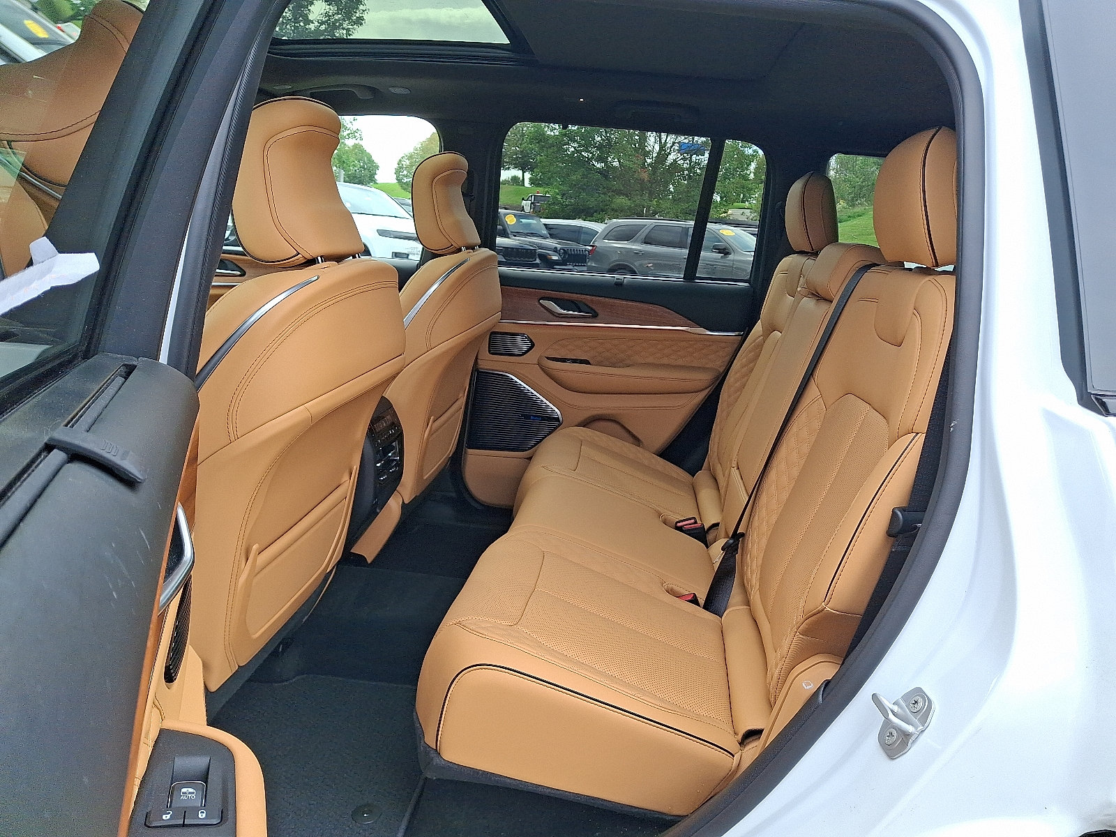 Certified 2026 Jeep Grand Cherokee Summit w/ Obsidian Package AWD/4WD image 10