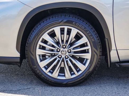 Used 2020 Toyota Highlander Platinum AWD/4WD image 9