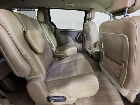 Used 2016 Chrysler Town & Country Touring w/ Driver Convenience Group FWD image 41