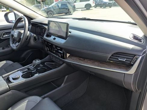 Used 2025 Nissan Rogue Platinum w/ Platinum Premium Package AWD/4WD image 38