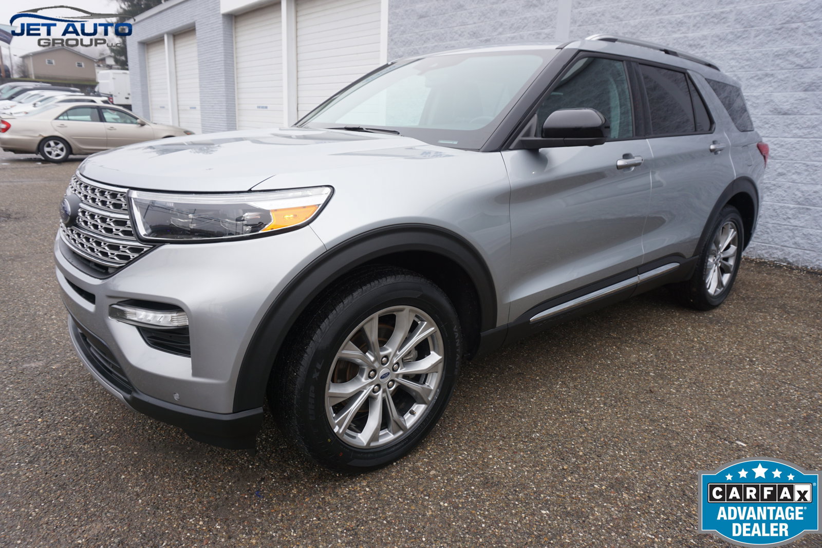 Used 2023 Ford Explorer Limited AWD/4WD image 3