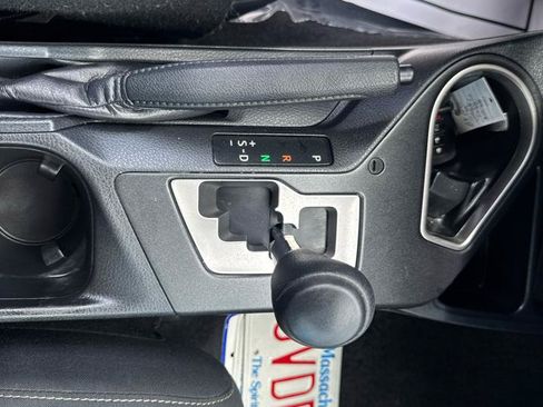 Used 2018 Toyota RAV4 XLE AWD/4WD image 40