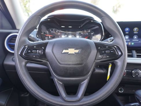 Used 2025 Chevrolet Trax LS FWD image 21