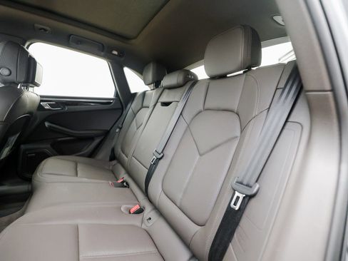 Certified 2025 Porsche Macan image 25