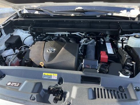 Used 2020 Toyota Highlander LE image 9