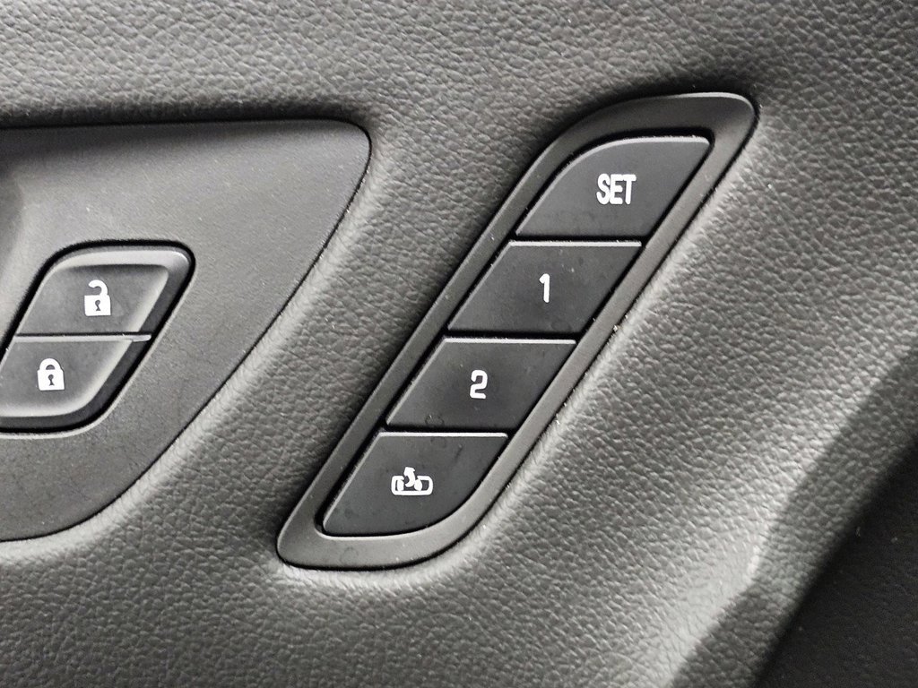Certified 2017 Buick Envision Essence w/ LPO, Cargo Package FWD image 38