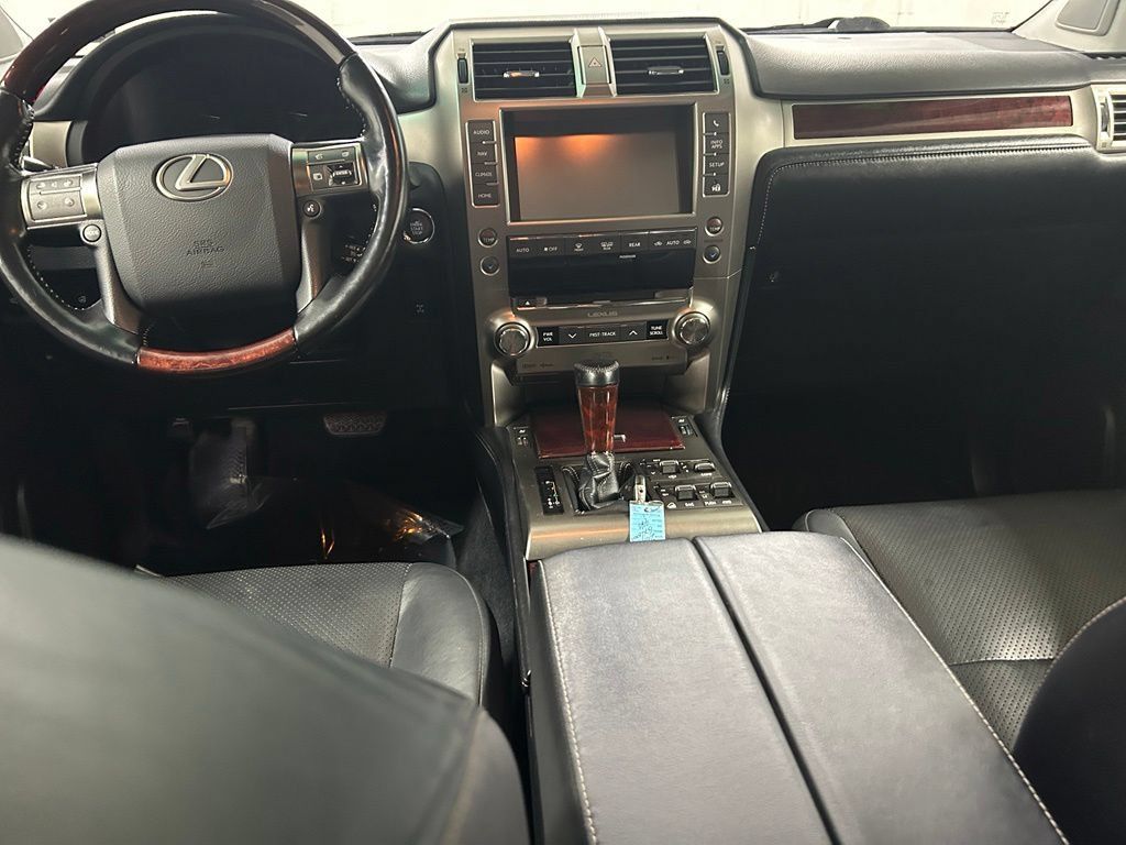 Used 2017 Lexus GX 460 Luxury w/ Preferred Accessory Package AWD/4WD image 16