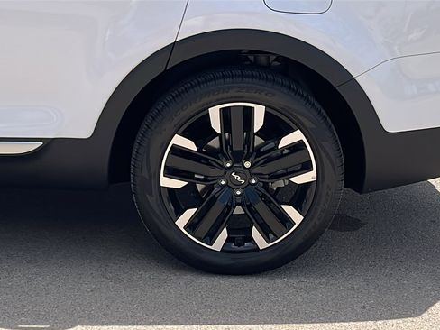 Used 2025 Kia Telluride SX w/ SX Captain's Chair Package image 5