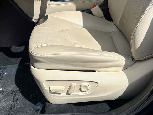 Used 2020 Toyota Highlander Limited image 19