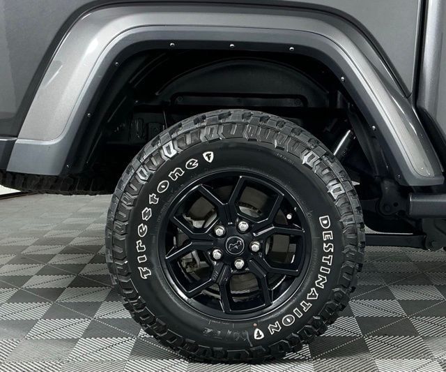 Used 2024 Jeep Gladiator Sport AWD/4WD image 9