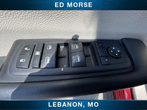 Used 2023 Chrysler Pacifica Touring-L FWD image 21
