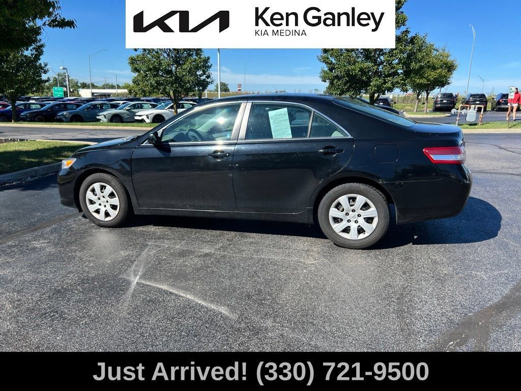 Used 2011 Toyota Camry LE FWD image 8