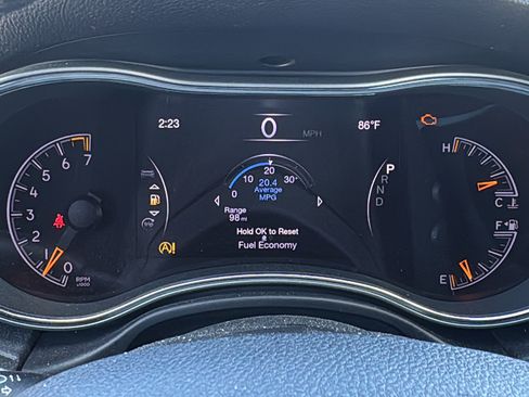 Used 2018 Jeep Grand Cherokee Limited image 21