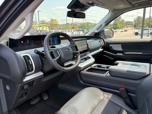 Used 2025 Ford Expedition Active AWD/4WD image 20
