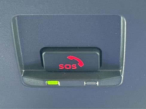 Used 2025 Toyota Camry SE w/ Multimedia Upgrade Package image 26