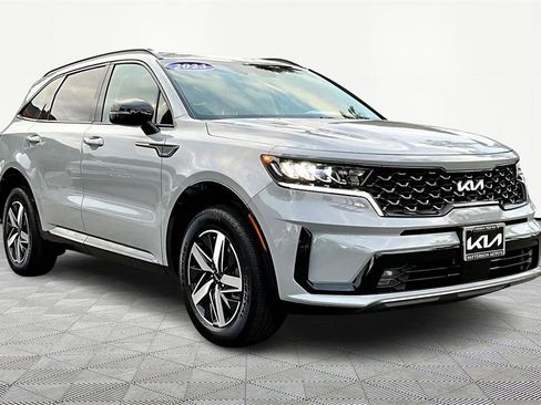 Certified 2023 Kia Sorento EX image 5