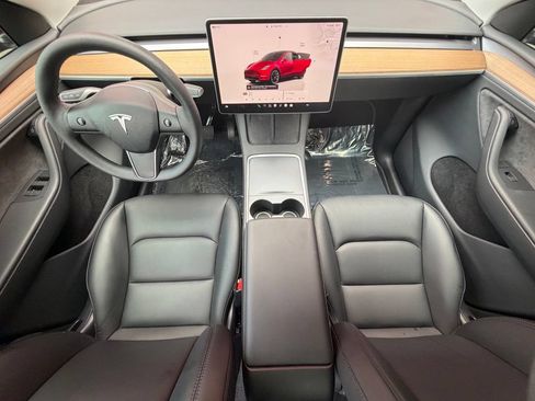 Used 2024 Tesla Model Y Long Range AWD/4WD image 32