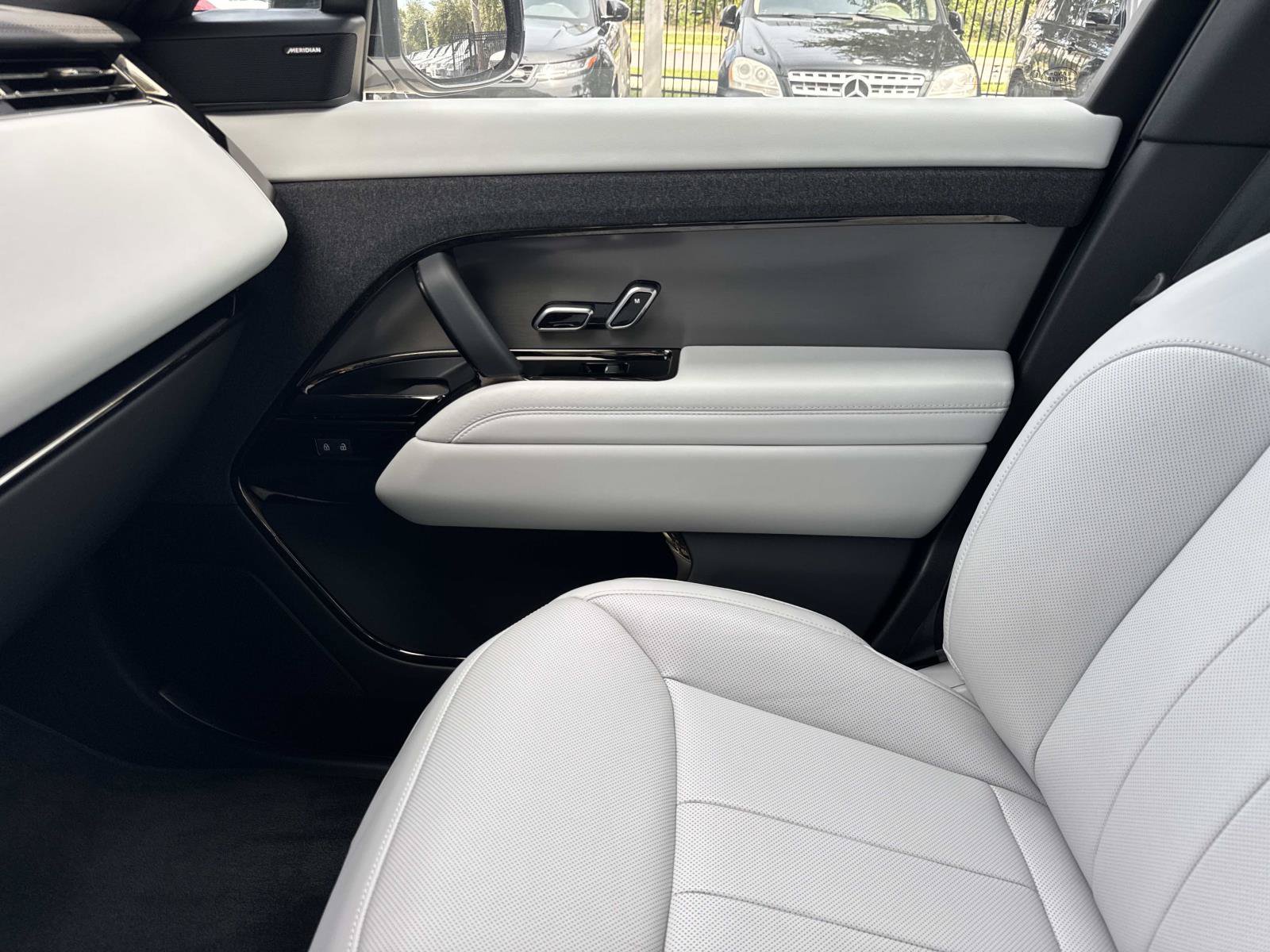 Certified 2025 Land Rover Range Rover Sport SE AWD/4WD image 24