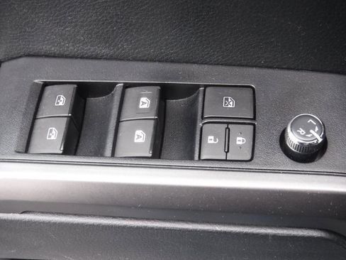 Used 2017 Toyota Tacoma TRD Sport image 21