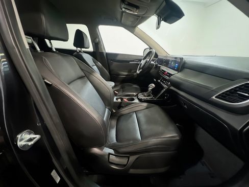 Used 2024 Kia Seltos EX FWD image 21
