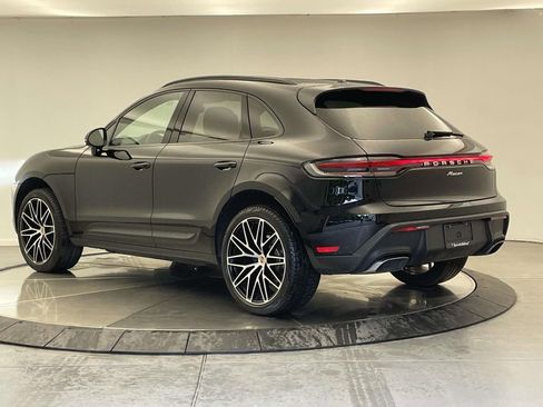 Certified 2025 Porsche Macan AWD/4WD image 3