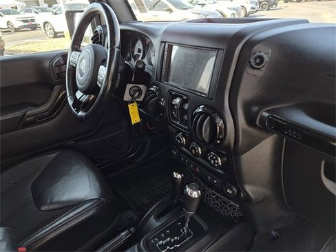 Used 2016 Jeep Wrangler Unlimited Sahara image 11